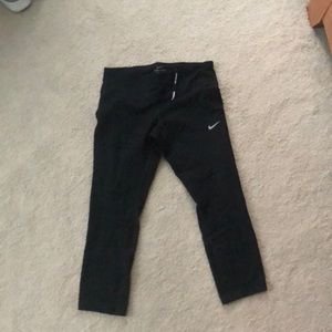 crop leggings with mesh detail behind the knee